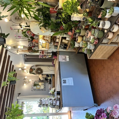 Vente - Bureautique - Décoration - Epicerie - Esthétique - Fleuriste - Institut de beauté - Onglerie - Chocolaterie Chocolatier - Bures-sur-Yvette (91440)-photo-2